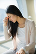© Blue Jean Images - Young woman with headache