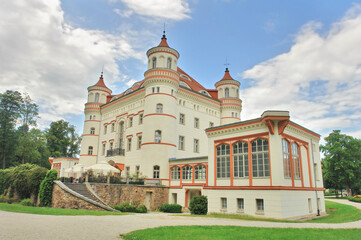 Palace in Wojanów - a historic palace built in Wojanów, Poland