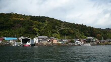 沖島港に入港する通船から見た沖島の風景 （滋賀県近江八幡市, 2023年11月）