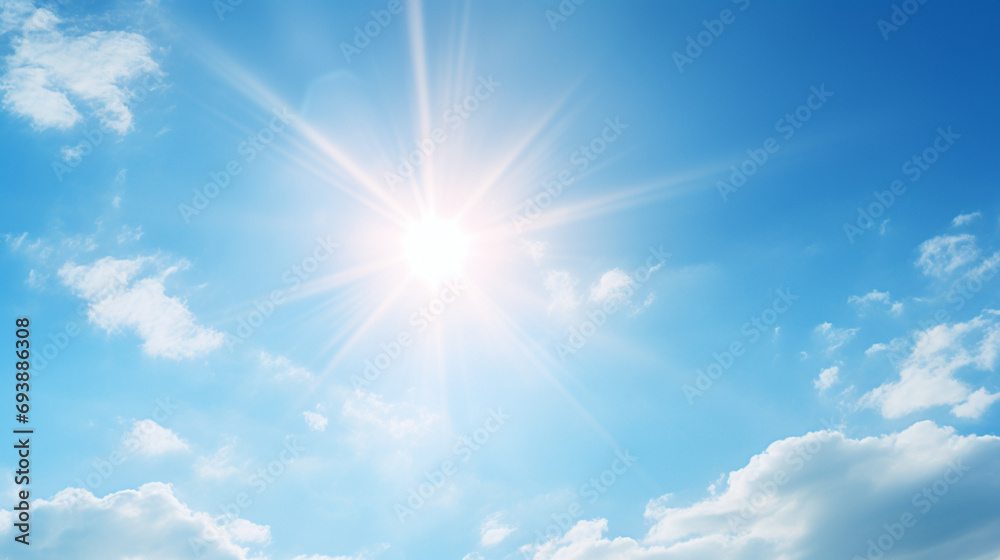 Soleil et nuages blancs dans un ciel bleu. Ambiance calme, paradisiaque ...