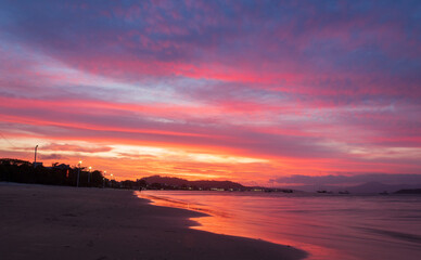 Wall Mural - pôr-do-sol na praia tropical da Cachoeira do Bom Jesus Canasvieiras Florianopolis Santa Catarina Brasil Florianópolis