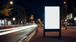Panneau publicitaire dans la rue la nuit