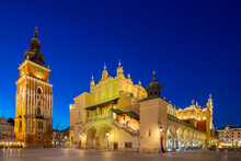 St. Mary's Basilica, Main Market Square, UNESCO World Heritage Site, Krakow, Poland