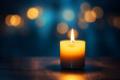 Einzige Glut: Einzelne Kerze mit bezauberndem Bokeh für eine atmosphärische Lichtstimmung