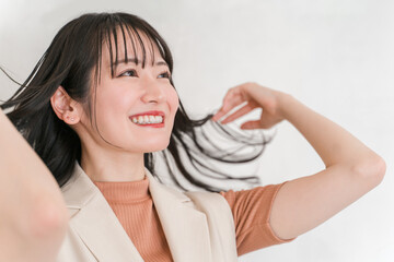 Canvas Print - ヘアケアのイメージ・美容院・美容室・ヘアサロンに来た黒髪ロングヘアの女性
