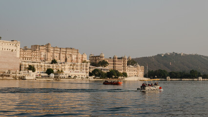 Wall Mural - City Palace and Pichola Lake in Udaipur, India