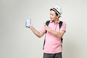 Asian man backpacker showing cellphone blank screen with empty space for mobile app on screen. travelling concept. on isolated background