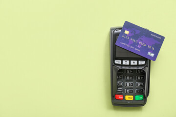 Canvas Print - Payment terminal with credit card on green background