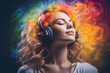 Musikalischer Farbrausch: Schöne Frau mit Kopfhörer genießt Musik vor buntem Hintergrund für lebendige Klangerlebnisse