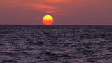 Fototapeta Zachód słońca - Ocean skyline. Cloudy sunset over the sea.