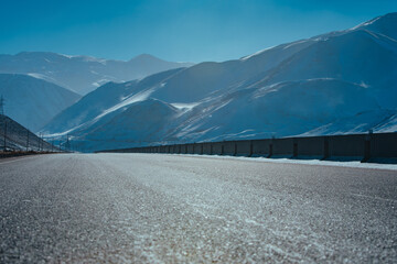 Canvas Print - Road perspective in the mountains in winter