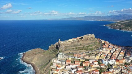 Wall Mural - survol de la Sardaigne en Italie vers Castelsardo	