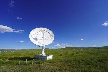 Wall Mural - The observatory's radio telescope