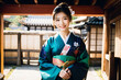 着物を着た綺麗な日本人女性,神社,浴衣, 神社, 京都, お正月, 元旦, 行楽地, 若い女性, 笑顔,