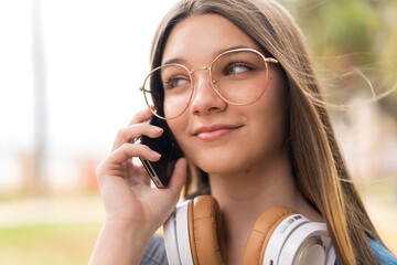 Poster - Teenager girl at outdoors using mobile phone