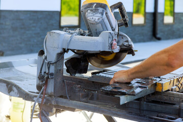 Canvas Print - Tiler using diamond blade saw machine to cut ceramic tile