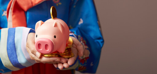 Wall Mural - piggy bank in hand