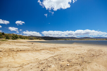 Canvas Print - Lake Jindabyne Beach in Australia