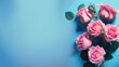 Algumas rosas cor-de-rosa, formando uma moldura com fundo azul com espaço para texto.
