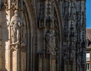 Poster - Statues de la façade de la collégiale Saint-Vulfran à Abbeville, Somme, France