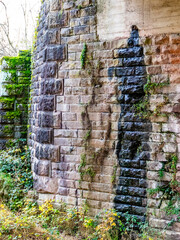 Wall Mural - Feuchte Eisenbahnbrücke