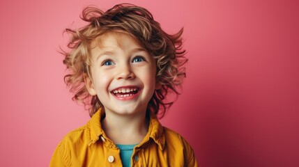 Aufkleber - A cheerful little boy with a beaming smile on his face. Perfect for capturing the joy and happiness of childhood. Ideal for use in advertisements, brochures, and websites
