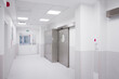 Zupełnie nowy wnętrze korytarza w szpitalu/klinice, wyposażony w nowe meble
