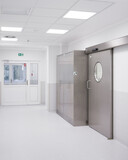 Fototapeta Pomosty - Zupełnie nowy wnętrze korytarza w szpitalu/klinice, wyposażony w nowe meble