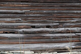 Fototapeta Tęcza - Ściana z drewna od stodoły 
