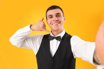 Wall Mural - Male waiter showing 