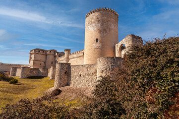 Wall Mural - Medieval Castle of the Dukes of Alburquerque or Cuellar - Segovia.