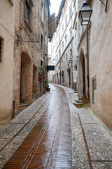 Canvas Print - Pedestrian Alley in Spoleto - Italy