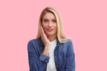 Canvas Print - Portrait of surprised middle aged woman with blonde hair on pink background