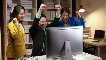 Wall Mural - Group of business people cheering with computer screens in startup company office. Business people working together and managing together, sales management meeting for growth. 4k