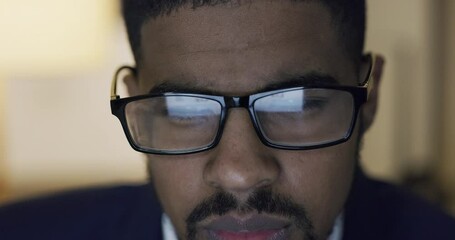 Leinwandbilder - Business man, reading with glasses and research on computer for online project, article review or editing report. African editor or journalist with screen reflection for analysis or news on website