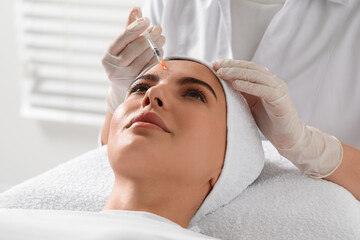 Canvas Print - Doctor giving facial injection to young woman in clinic. Cosmetic surgery