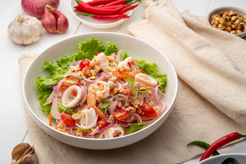 Wall Mural - Spicy Glass Noodle Salad,mixed shrimp with minced pork and squid with boiled vermicelli in chili sauce(Yum Woon Sen)