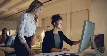 Fototapete - business women, computer and night teamwork, advice and online training for copywriting and planning