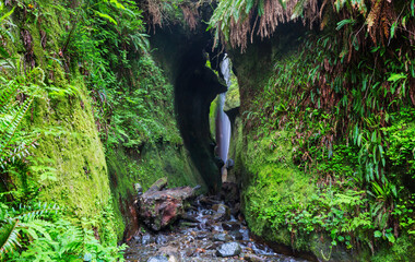 Canvas Print - Hidden waterfall