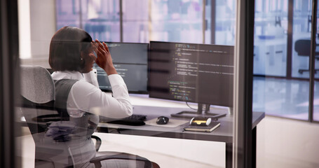 Aufkleber - Business Engineer Analyzing Broken Code