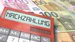 Taschenrechner auf Euroscheinen mit dem Wort Nachzahlung