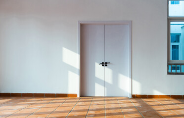 Canvas Print - White door in the corridor