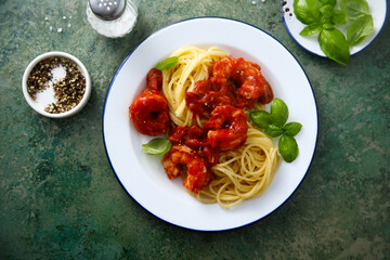 Wall Mural - Spaghetti with shrimps and spicy sauce