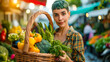 Eine Frau mit grünen Haaren kauft Obst und Gemüse auf einem Bauernmarkt ein für Veganer Essen. Vegan und Vegetarisch.