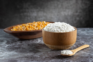 Maize starch. Cornstarch in the bowl and corn kernels.