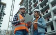 © piai - Male engineer using tablet talking to a female architect on a construction site