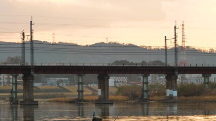 Poster - 朝焼けの空と大和川の風景