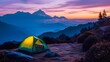 Une tente de camping à la montagne