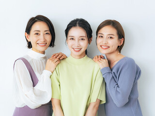 Poster - ナチュラルカラーファッションのミドル女性グループ