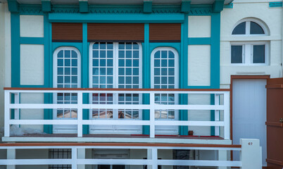 Sticker - Balcon de villa traditionnelle à Mers-les-Bains, Somme, France